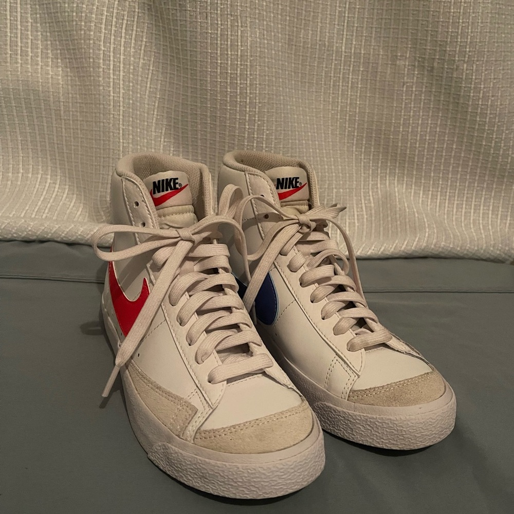 Nike Kids Blazer Mid ‘77 with blue and red check marks